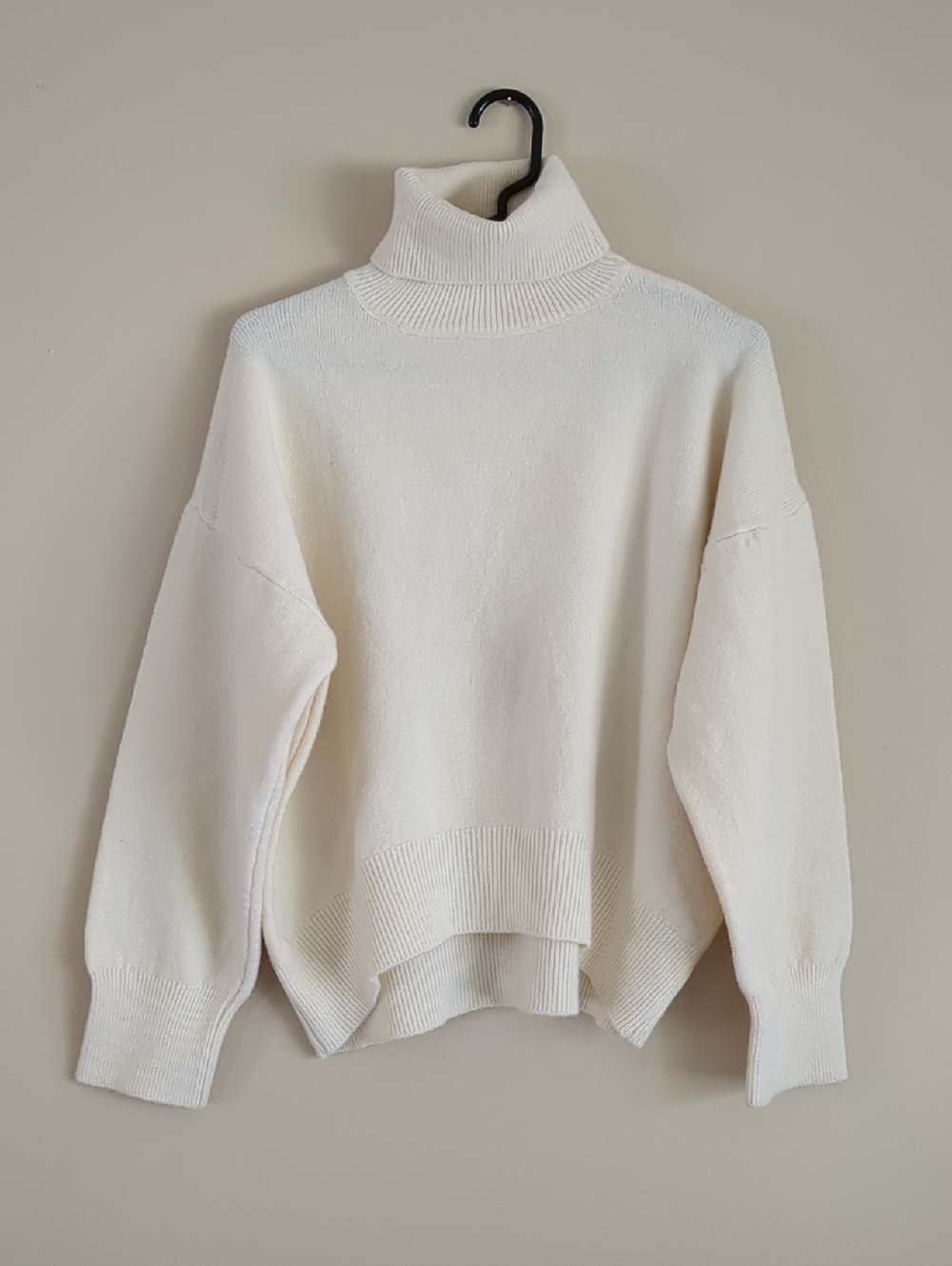 23" Pit-to-pit Cream Turtleneck Sweater